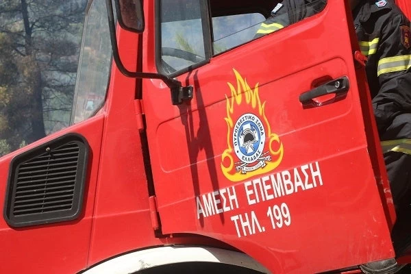 Κρήτη: Στις φλόγες τυλίχθηκε αυτοκίνητο – Επέβαιναν και παιδιά